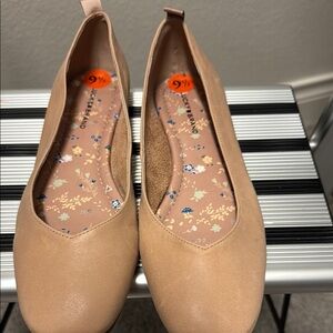 Lucky Brand Women's Tan Flats